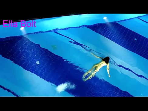 ❤️ Nu mă pot opri din privit, tânără blondă surprinsă înotând goală în piscina stațiunii ELLA BOLT ❤️  at ro.kassa-standupbar.ru